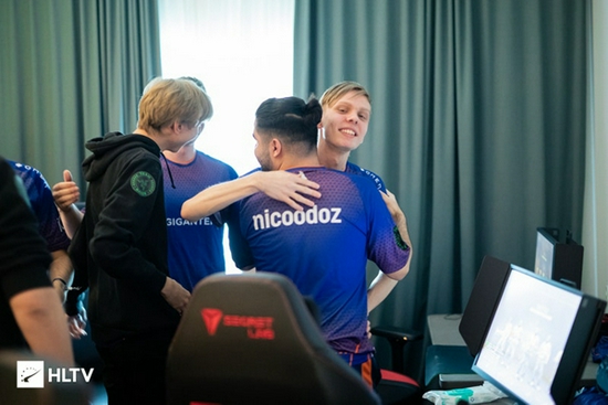 成都DOTA2战队惨败国际赛事现场热闹非凡